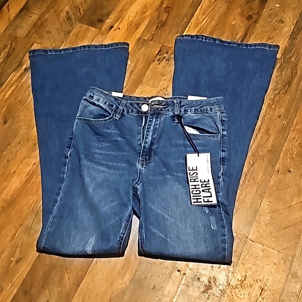 Brand new High Rise flare jeans!!